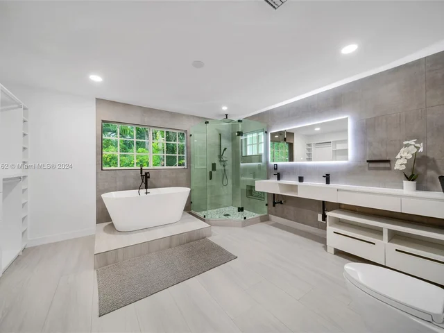 464 NE 57th St, Miami FL 33137