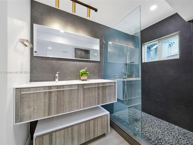 464 NE 57th St, Miami FL 33137