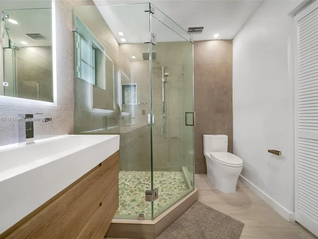 464 NE 57th St, Miami FL 33137