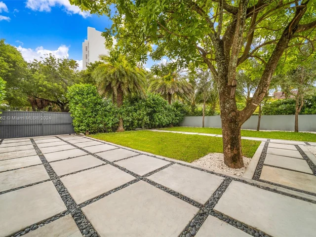 464 NE 57th St, Miami FL 33137