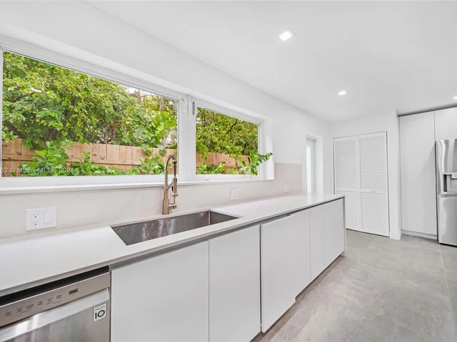 464 NE 57th St, Miami FL 33137