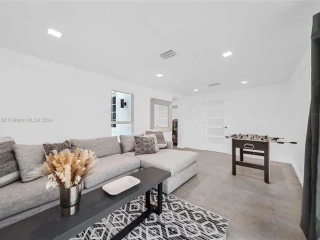 464 NE 57th St, Miami FL 33137