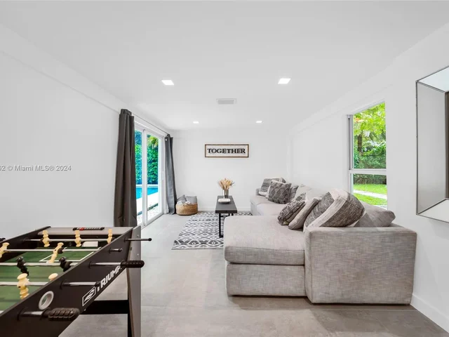 464 NE 57th St, Miami FL 33137