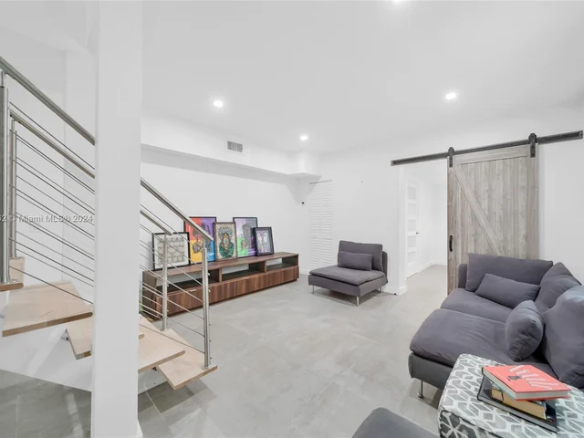 464 NE 57th St, Miami FL 33137