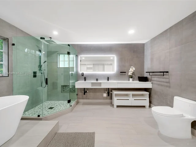 464 NE 57th St, Miami FL 33137