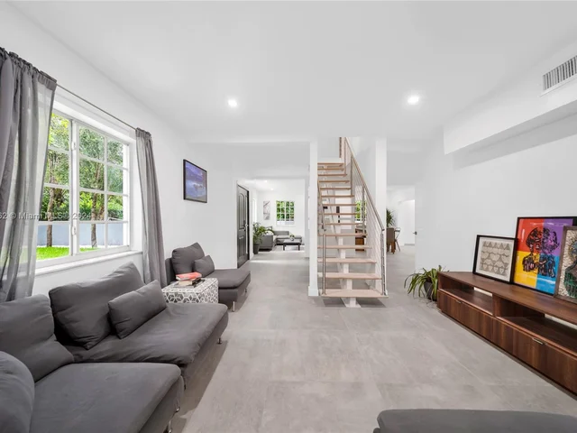 464 NE 57th St, Miami FL 33137