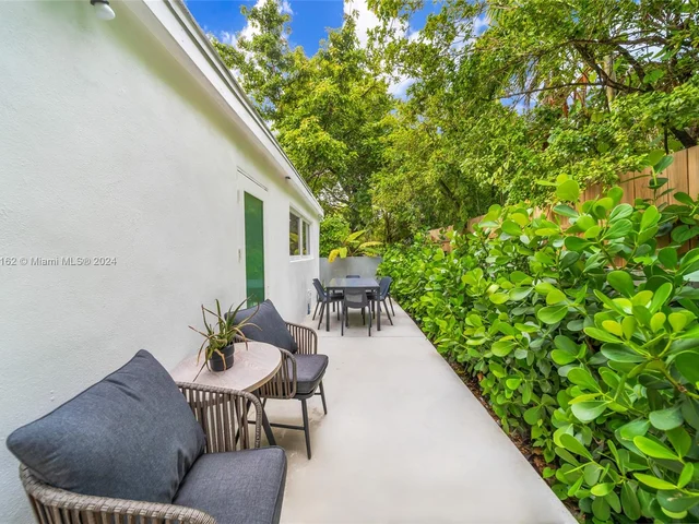 464 NE 57th St, Miami FL 33137