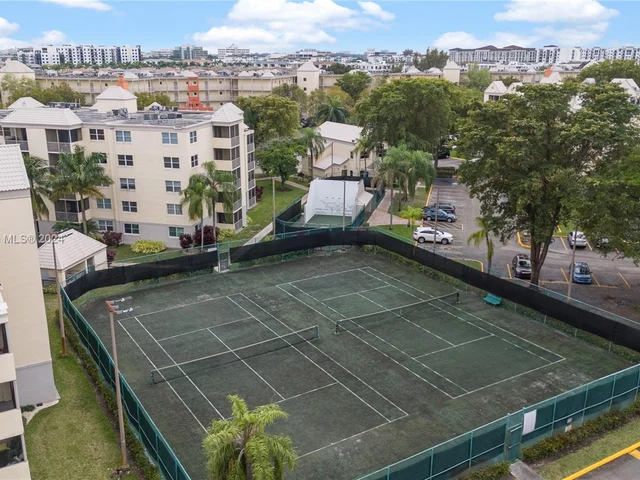 8290 Lake Dr # 307, Doral FL 33166