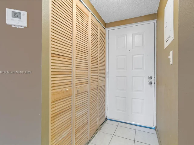 8290 Lake Dr # 307, Doral FL 33166