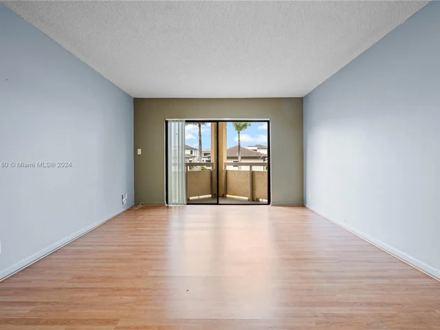 8290 Lake Dr # 307, Doral FL 33166