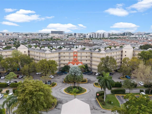 8290 Lake Dr # 307, Doral FL 33166