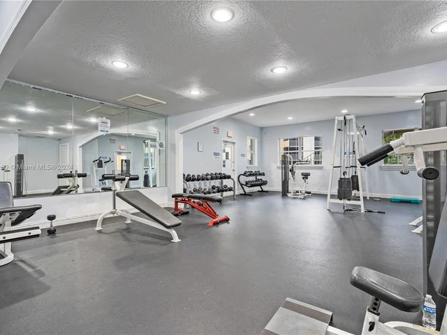 8290 Lake Dr # 307, Doral FL 33166