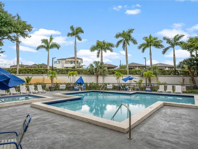 8290 Lake Dr # 307, Doral FL 33166