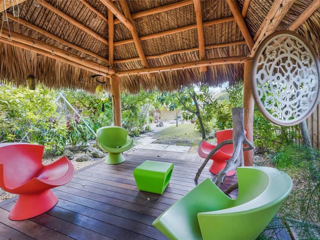 521 NE 74th St, Miami FL 33138