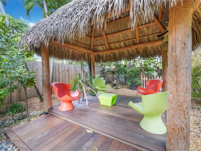 521 NE 74th St, Miami FL 33138