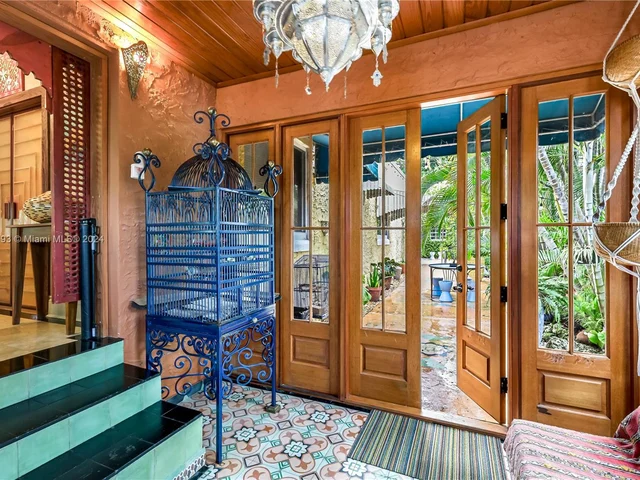 521 NE 74th St, Miami FL 33138