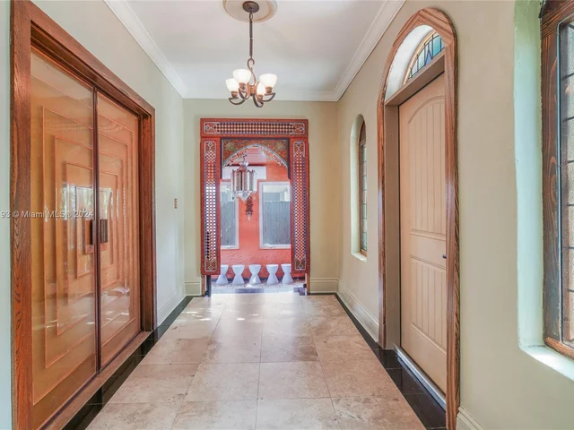 521 NE 74th St, Miami FL 33138