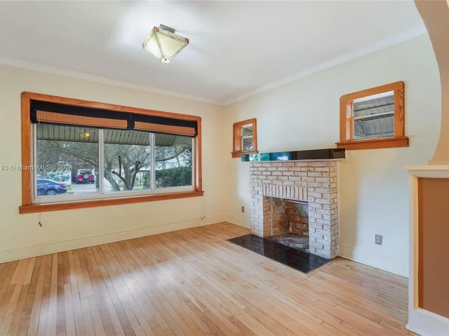 521 NE 74th St, Miami FL 33138