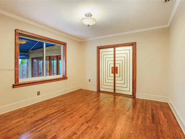 521 NE 74th St, Miami FL 33138