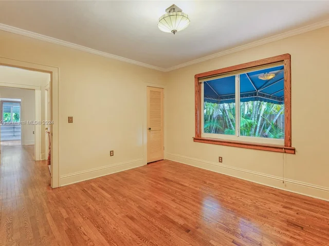 521 NE 74th St, Miami FL 33138