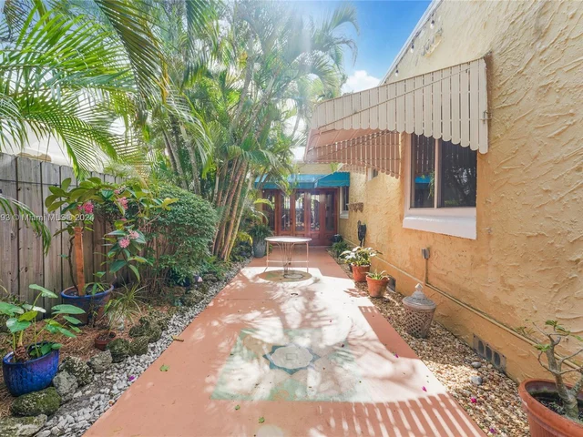 521 NE 74th St, Miami FL 33138