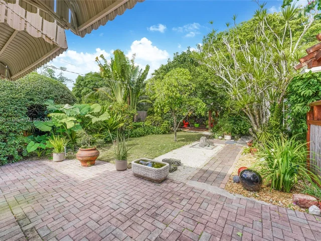 521 NE 74th St, Miami FL 33138