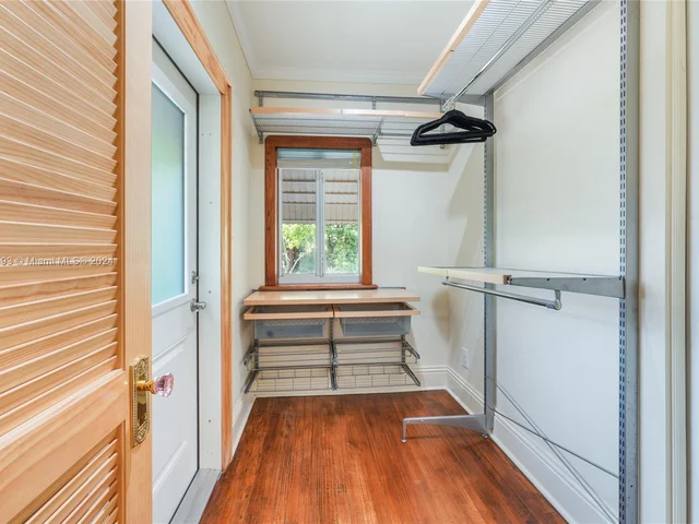 521 NE 74th St, Miami FL 33138