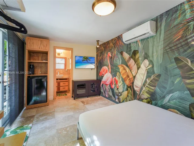 521 NE 74th St, Miami FL 33138