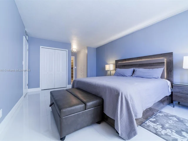 2500 Parkview Dr # 1117, Hallandale Beach FL 33009