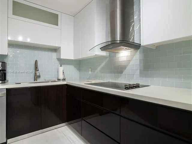 2500 Parkview Dr # 1117, Hallandale Beach FL 33009