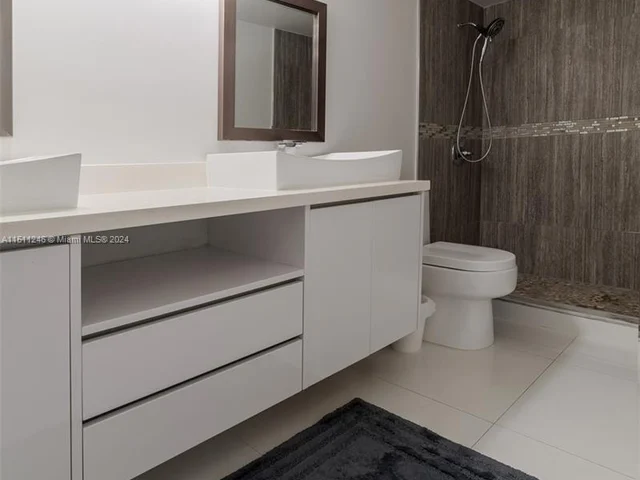 2500 Parkview Dr # 1117, Hallandale Beach FL 33009