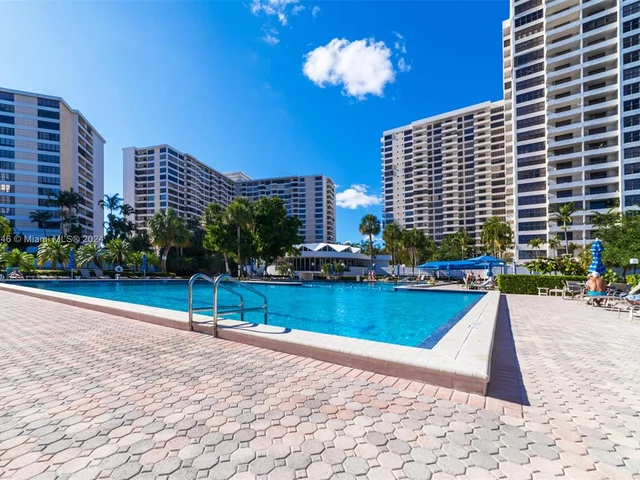 2500 Parkview Dr # 1117, Hallandale Beach FL 33009