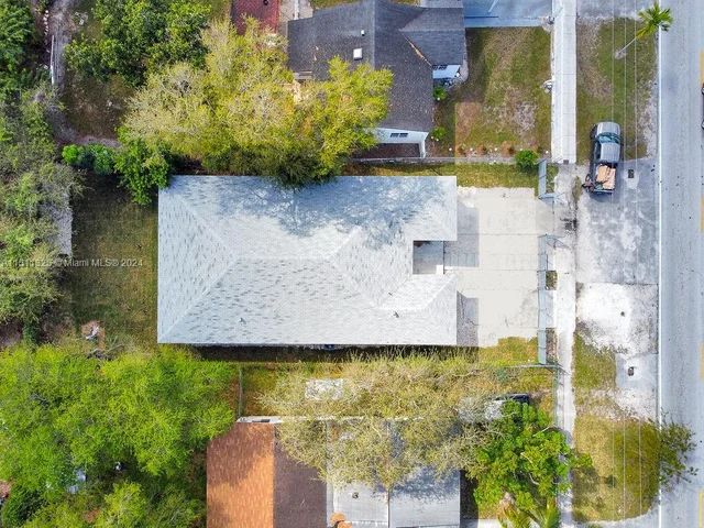 2450 NW 87th St, Miami FL 33147