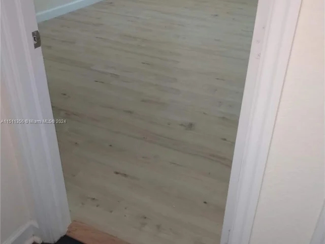 290 NW 109th Ave # 212, Miami FL 33172