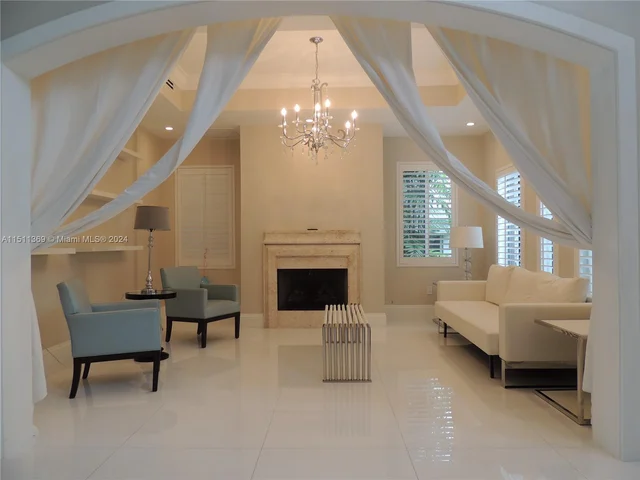 240 S Hibiscus Dr, Miami Beach FL 33139