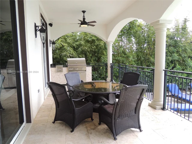 240 S Hibiscus Dr, Miami Beach FL 33139