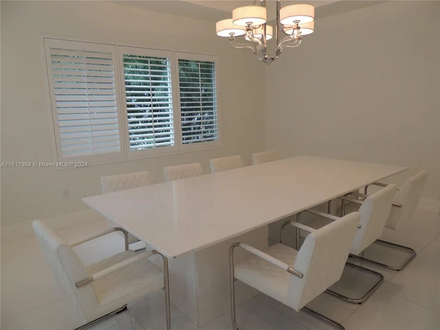 240 S Hibiscus Dr, Miami Beach FL 33139