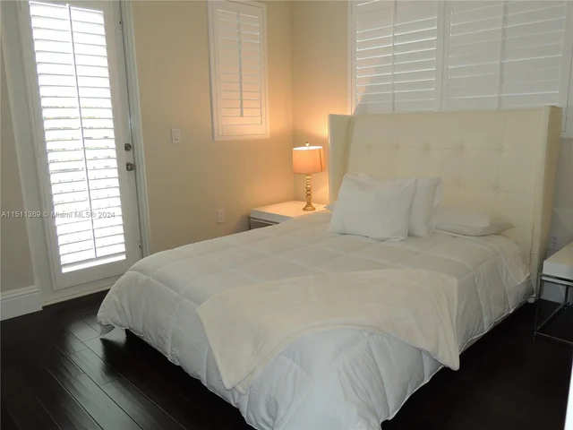 240 S Hibiscus Dr, Miami Beach FL 33139