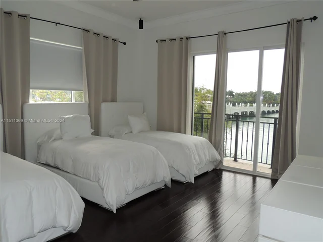 240 S Hibiscus Dr, Miami Beach FL 33139