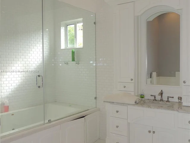 240 S Hibiscus Dr, Miami Beach FL 33139