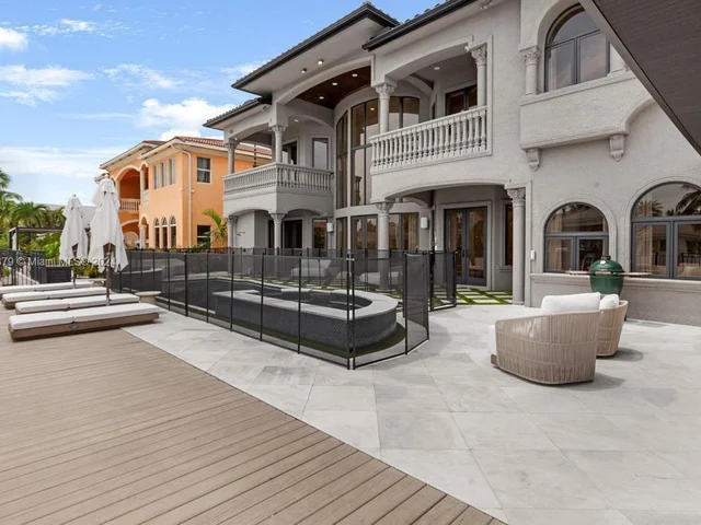 3380 NE 170th St, North Miami Beach FL 33160