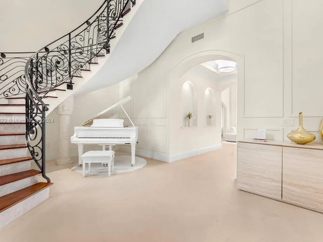 3380 NE 170th St, North Miami Beach FL 33160