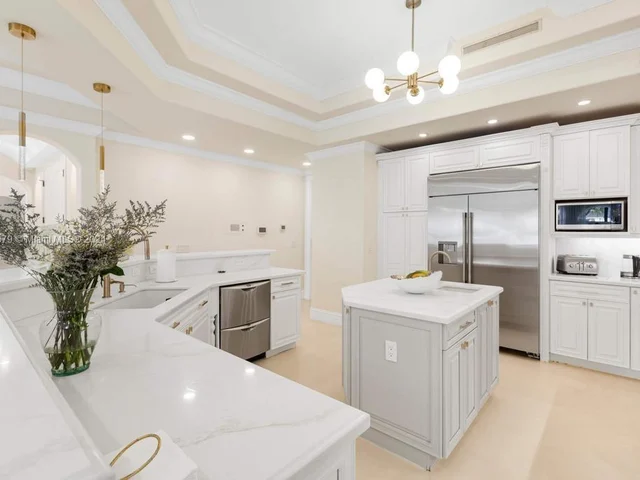 3380 NE 170th St, North Miami Beach FL 33160