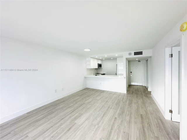345 Ocean Dr # 610, Miami Beach FL 33139
