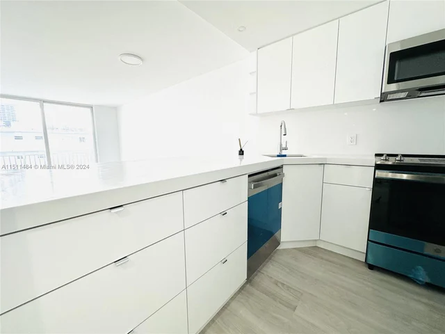 345 Ocean Dr # 610, Miami Beach FL 33139