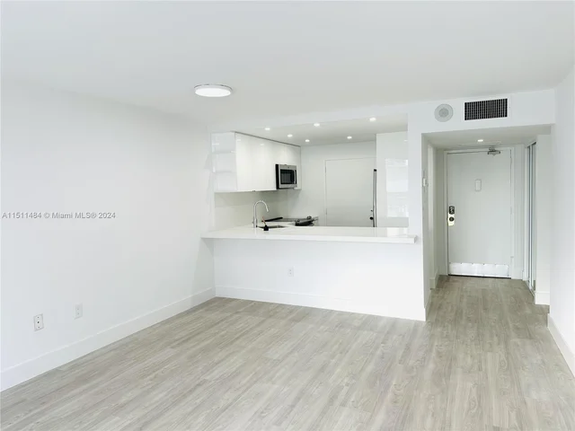 345 Ocean Dr # 610, Miami Beach FL 33139