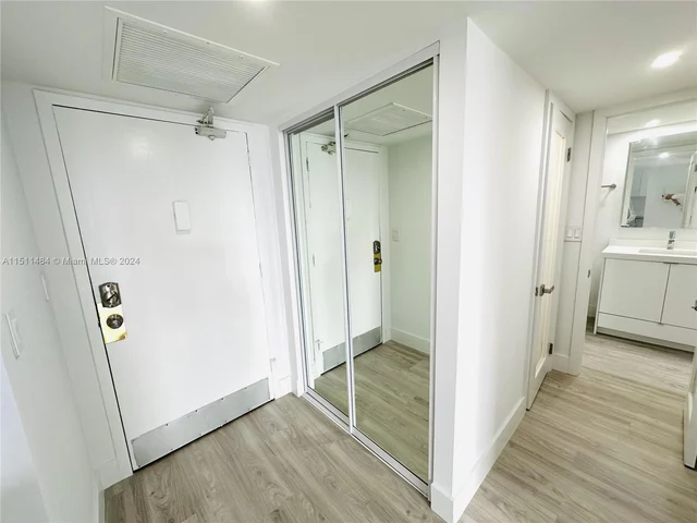 345 Ocean Dr # 610, Miami Beach FL 33139