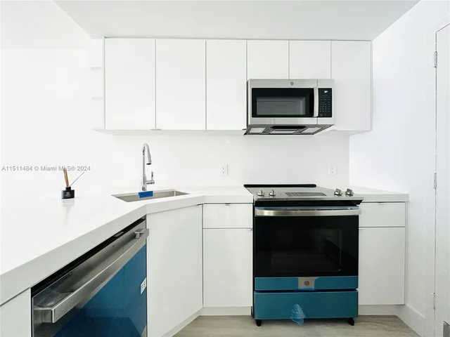 345 Ocean Dr # 610, Miami Beach FL 33139