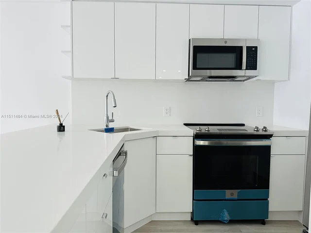 345 Ocean Dr # 610, Miami Beach FL 33139