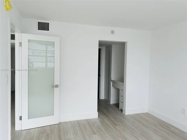 345 Ocean Dr # 610, Miami Beach FL 33139